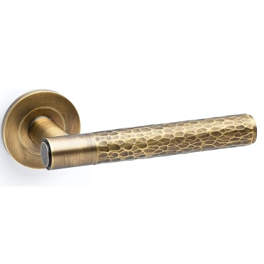 Deurkruk Hammered 'Spitfire' - Italian brass - Rond rozet Ø50mm