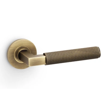 Deurkruk Knurled 'Hurricane' - Antiek messing - Rond rozet Ø50mm