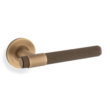 Deurkruk Knurled 'Kingston' - Antiek messing - Rond rozet Ø50mm